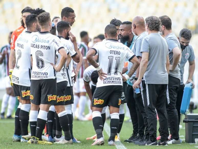 Coelho orienta os atletas em seu jogo de estreia no comando do Timão em 2020 (Foto: Rodrigo Coca/Ag. Corinthians)