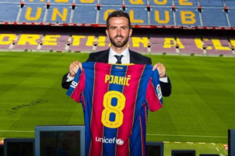 Pjanic vestirá a camisa 8, que era usada por Arthur no Barcelona (Foto: Divulgação / Barcelona)