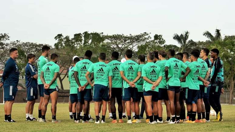 Delegação que viajou ao Equador: ao todo, foram 14 casos positivos para Covid-19 (Foto: Flamengo)