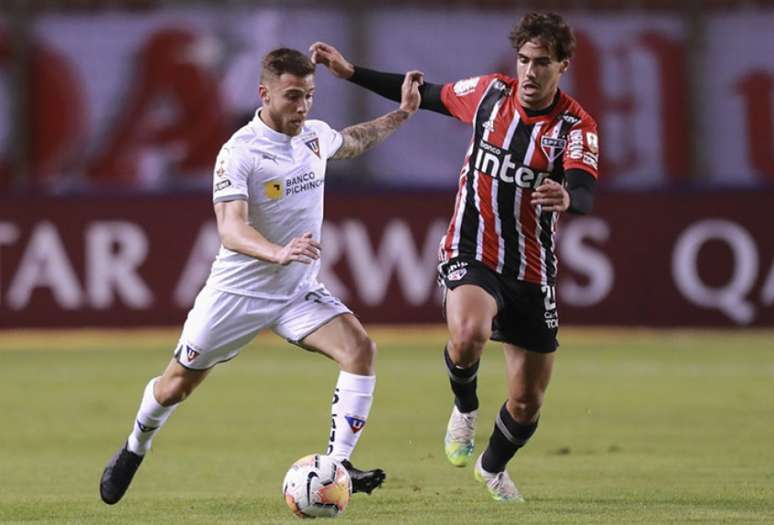 Em Quito, São Paulo perdeu por 4 a 2, e se complicou na Copa Libertadores (Foto: AFP)