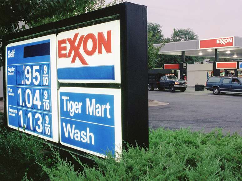 Em comunicado, a ExxonMobil afirmou que "alegações sobre as pesquisas climáticas da empresa são imprecisas e deliberadamente enganosas"