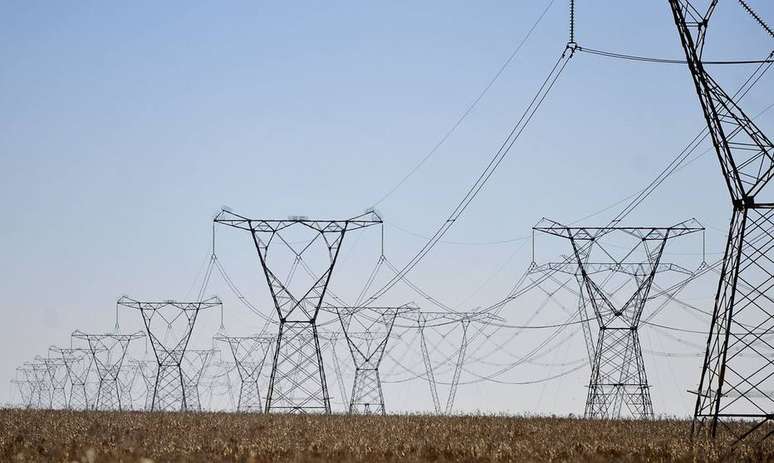 Roraima pode ter racionamento de luz se governo do Estado não pagar as dívidas de R$ 739 milhões que tem com a concessionária local.