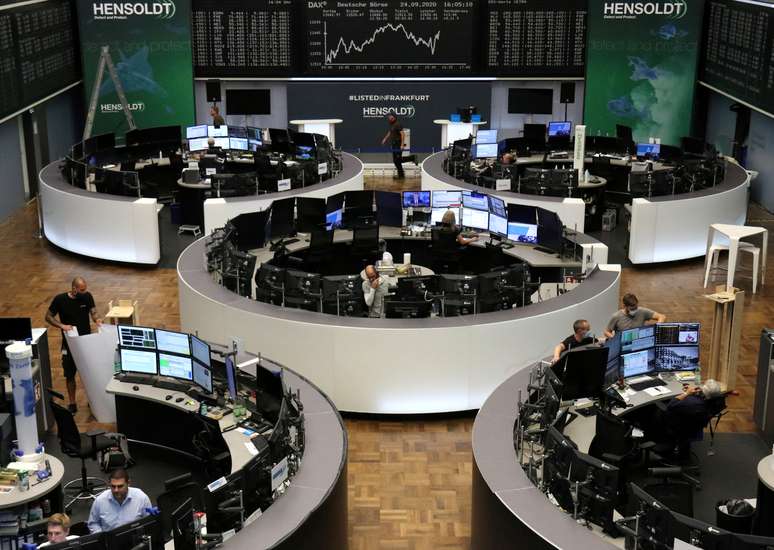 Tela com gráfico do índice DAX na bolsa de valores em Frankfurt, Alemanha, 24 de setembro de 2020. REUTERS/Staff