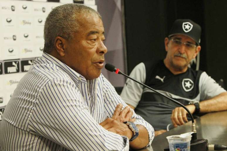 Jairzinho polemizou com comentário durante jogo do Botafogo. Na foto, o ídolo alvinegro estava ao lado de Renê Simões, ex-treinador do clube (Foto: Cleber Mendes/LANCE!Press)