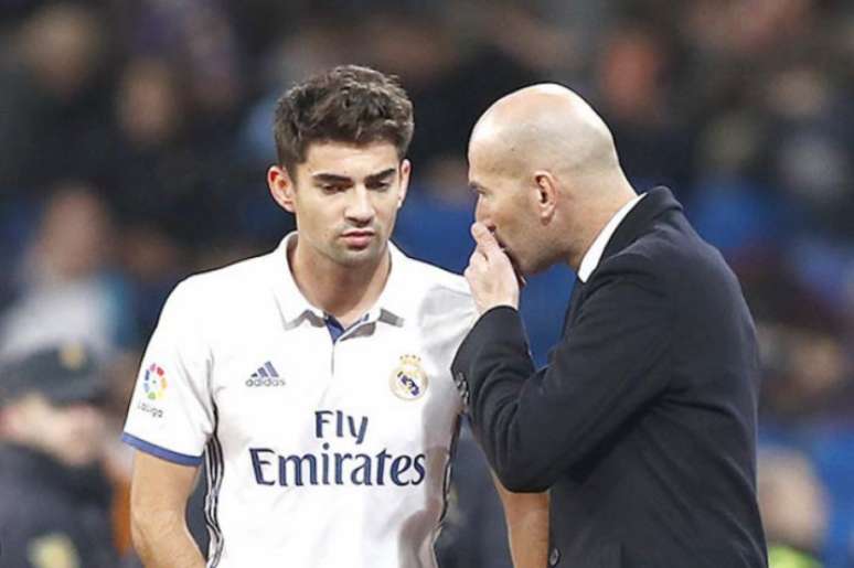 Enzo Zidane com o pai, Zinedine, nos tempos de Real Madrid (Foto: Reprodução/Internet)