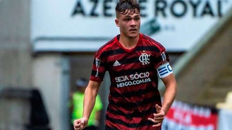 Gabriel Noga, zagueiro de 18 anos, foi um dos que deixou o time Sub-20 e voltou ao Rio (Foto: Reprodução Instagram)