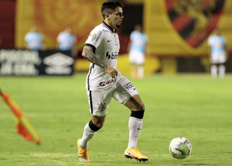 Fagner vai desfalcar o Corinthians no duelo com o Atlético-GO (Foto: Olavo Augusto Guerra/Ag. Corinthians)
