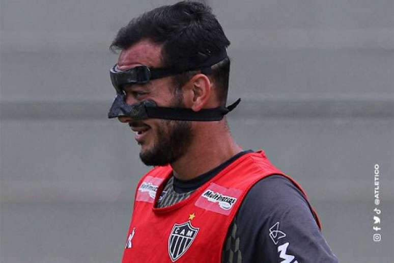 Réver treinou normalmente no Atlético-MG, mesmo com a fratura no nariz-(Divulgação/Atlético-MG)