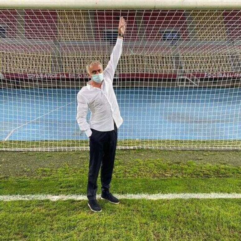 Após o jogo, Mourinho brincou com o tamanho do gol (Reprodução/Instagram)