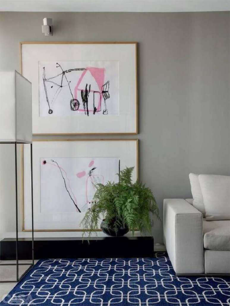 2. Decora&ccedil;&atilde;o com moldura de quadros delicada de madeira clara &ndash; Foto: Casa Tr&egrave;s Chic