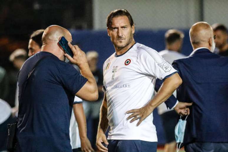 Totti mandou uma mensagem em vídeo para a jogadora da Lazio Ilenia Matilli