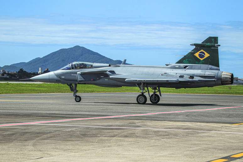 Vista do novo caça Gripen, da Força Área Brasileira (FAB), no Aaeroporto Ministro Victor Konder, em Navegantes, no litoral norte de Santa Catarina. 