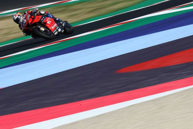 Andrea Dovizioso lidera com apenas um ponto 