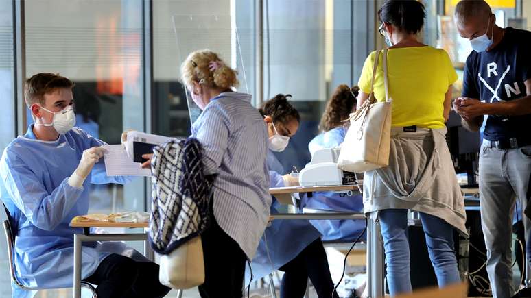 Teste em aeroportos alemães é obrigatório para todos os viajantes que chegam de países de alto risco