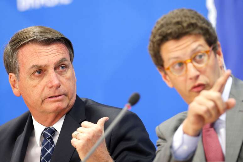Bolsonaro e Salles dão entrevista coletiva no Palácio do Planalto em agosto do ano passado
01/08/2019
REUTERS/Adriano Machado