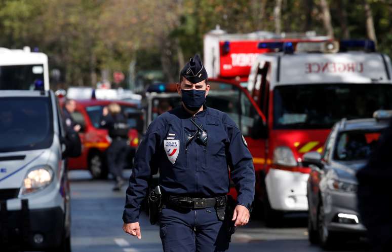 Operação policial nas proximidades da antiga redação da revista Charlie Hebdo, em Paris
25/09/2020
REUTERS/Gonzalo Fuentes