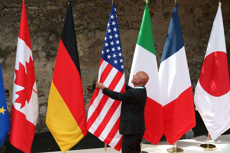 Bandeiras de países do G7 durante cúpula do grupo em Taormina, Itália 
26/05/2017
REUTERS/Alessandro Bianchi