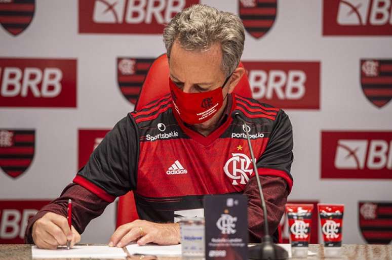 Flamengo de Landim demitiu funcionário após foto sem máscara (Foto: Marcelo Cortes / Flamengo)