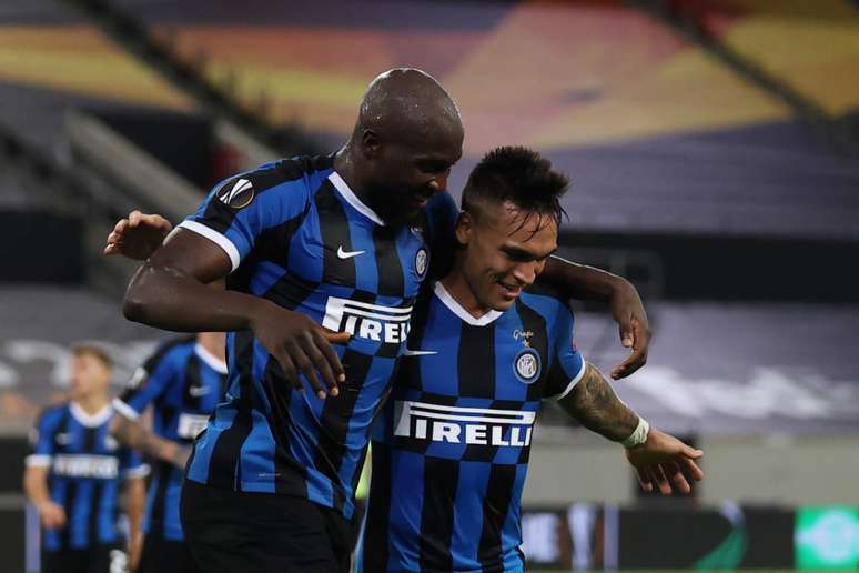 Inter conta com dupla Lu-La para buscar título do Campeonato Italiano (Foto: LARS BARON / AFP)