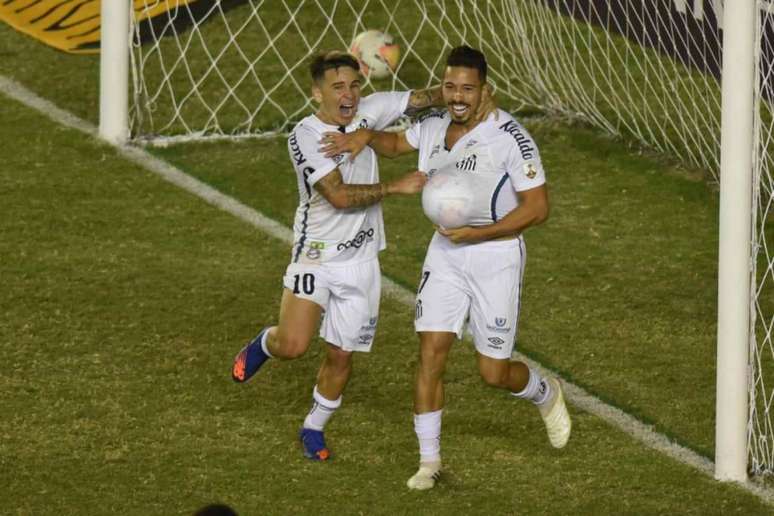 Jean Mota comemora o gol da vitória do Santos sobre o Delfín (Foto: Twitter/Santos)