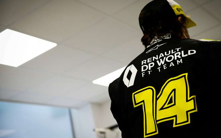 Alonso j&aacute; vestiu macac&atilde;o e iniciou os trabalhos visando 2021 na Renault 
