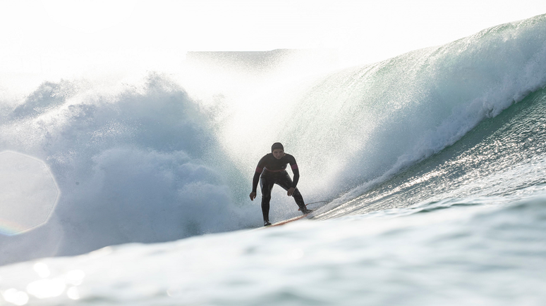 'Big riders' são surfistas especializados em ondas gigantes