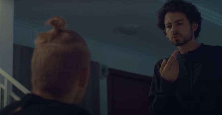 O int&eacute;rprete de Libras&nbsp;Thiago Teles &eacute; o protagonista ouvinte da s&eacute;rie 'Cris&aacute;lida'