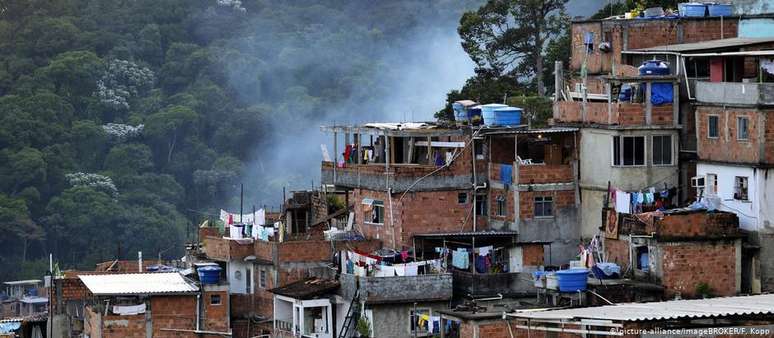 De 2014 a 2019, a renda dos 40% mais pobres caiu, em média, 1,4% por ano