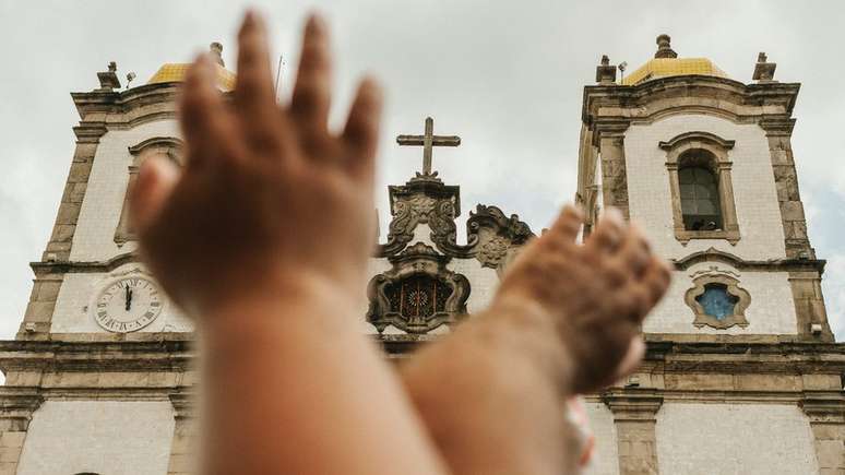 Igreja que é símbolo de sincretismo e respeito a religiões de matriz africana em Salvador abriga túmulo de um dos maiores traficantes de escravizados da Bahia