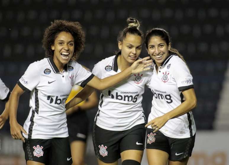 Corinthians goleou o vitória por 6 a 0 e segue na liderança da competição (Foto: Reprodução/Twitter Corinthians)