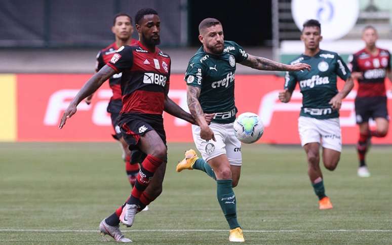 Gerson foi um dos considerados titulares do Fla a entrar em campo contra o Palmeiras (Foto: Cesar Greco)