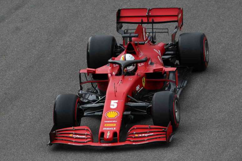 Vettel sofreu forte acidente na segunda parte da classificação e ficou mesmo em 15º 