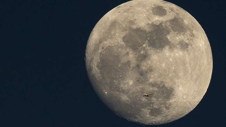 Há reservas de ouro na Lua