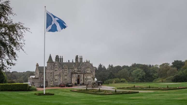 Os campos de golfe do presidente Trump na Escócia, junto com um na Irlanda, tiveram perdas de US$ 63,3 milhões em 2018, diz o New York Times