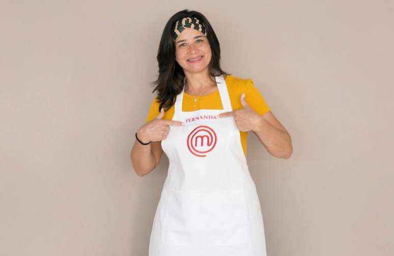 Com 36 anos de idade, Fernanda &eacute; formada em direito e jogadora de t&ecirc;nis. Treina em casa cozinhando com cron&ocirc;metro. &nbsp;