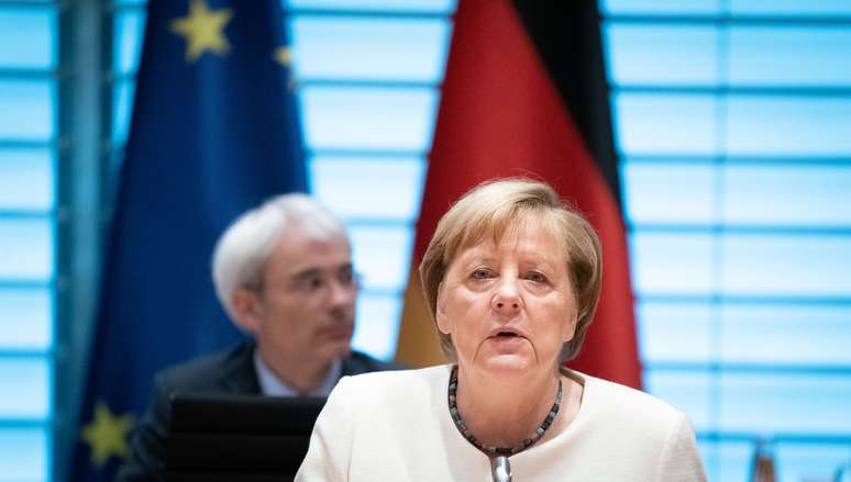 Chanceler da Alemanha, Angela Merkel, durante reunião semanal do gabinete em Berlim
23/09/2020 Kay Nietfeld/Pool via REUTERS