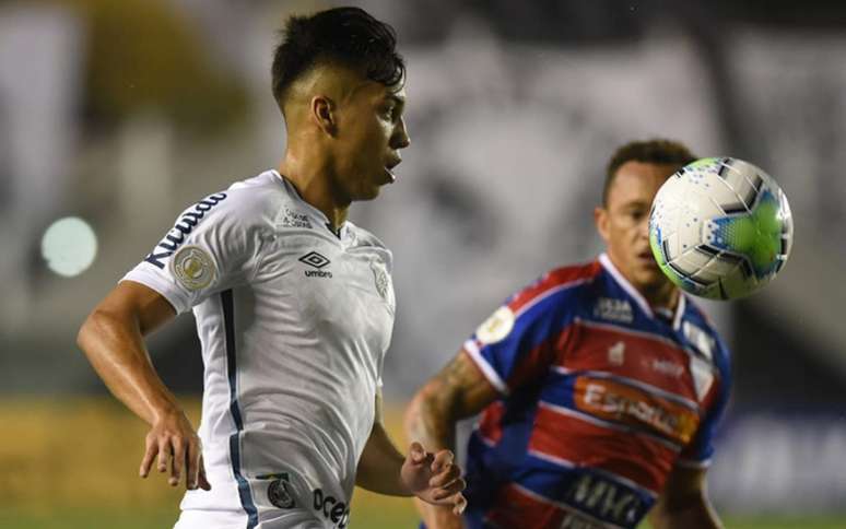 Kaio Jorge foi titular pelo Santos pela segunda partida seguida (Foto: Divulgação/Santos)
