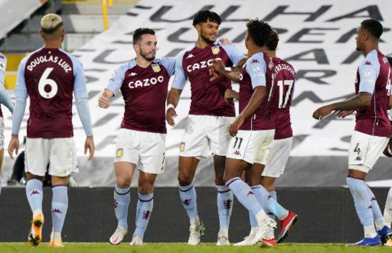 Equipe do Aston Villa teve ótima atuação e conseguiu grande resultado fora de casa (WILL OLIVER / POOL / AFP)