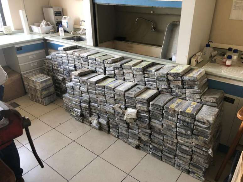 A Polícia Federal apreendeu no sábado (26/9) mais de 1.300 kg de cocaína.