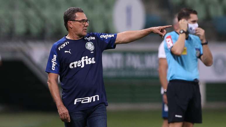 Luxemburgo orienta o time do Palmeiras contra o Flamengo