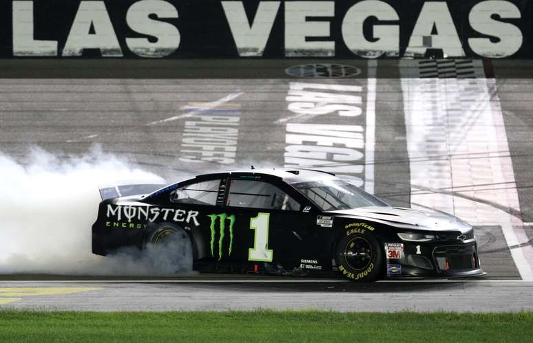 Kurt Busch conseguiu vitória crucial em Las Vegas 