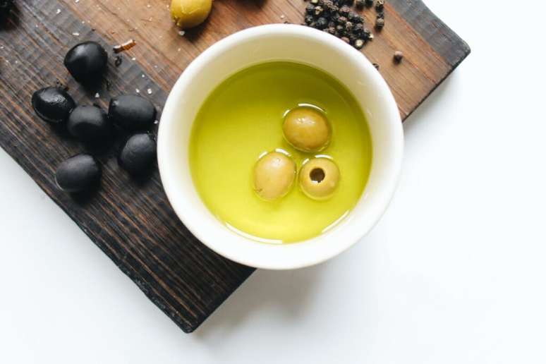 Guia da Cozinha - Azeite de oliva: 5 benefícios do óleo para a saúde