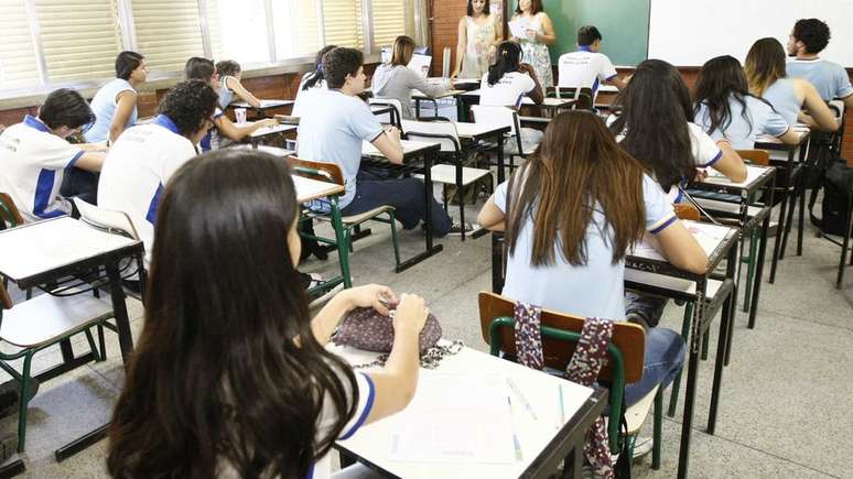 "Claramente, todos os países têm estudantes excelentes, mas poucos países capacitam seus estudantes a serem excelentes e alcançarem seu potencial"; acima, sala de aula em foto de 2014