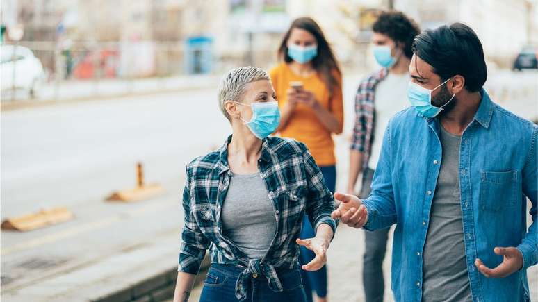 Conhecer os pontos de vista de pessoas muito diferentes de voc&ecirc; e ver como elas abordam certos problemas ajuda a enriquecer sua vis&atilde;o da realidade