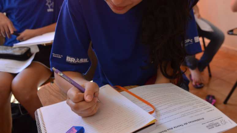 OCDE encontrou relação entre desempenho dos estudantes no Pisa e práticas do cotidiano da escola