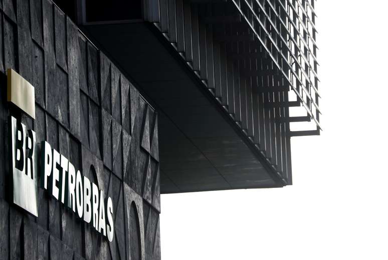 Logo da Petrobras no edifício-sede da companhia no Rio de Janeiro. 16 de outubro de 2019. REUTERS/Sergio Moraes