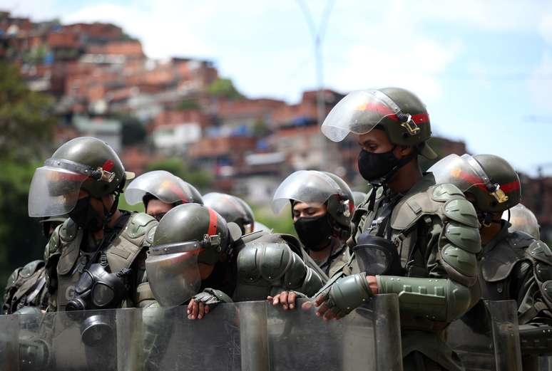 Membros da guarda nacional bolivariana da Venezuela fazem exercício militar  national em Caracas. 24/9/2020. REUTERS/Fausto Torrealba 