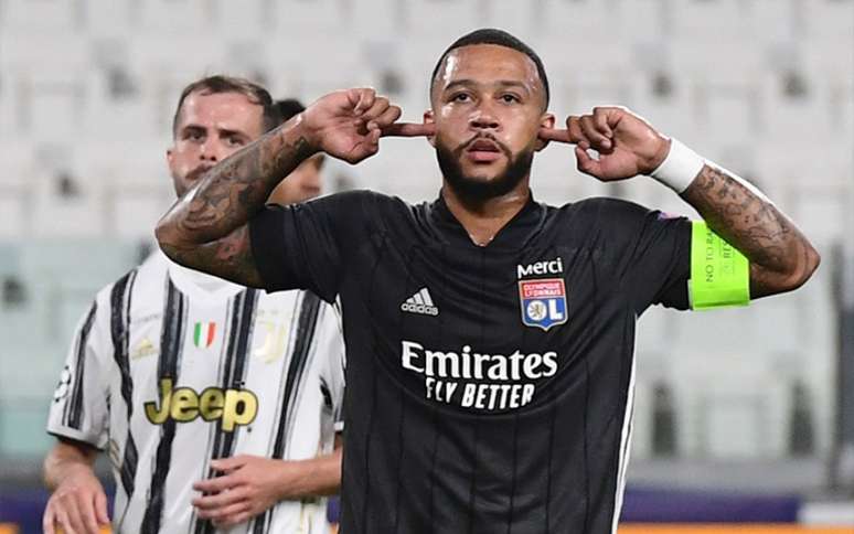 Depay é um dos principais nomes do Lyon (Foto: Miguel MEDINA / AFP)