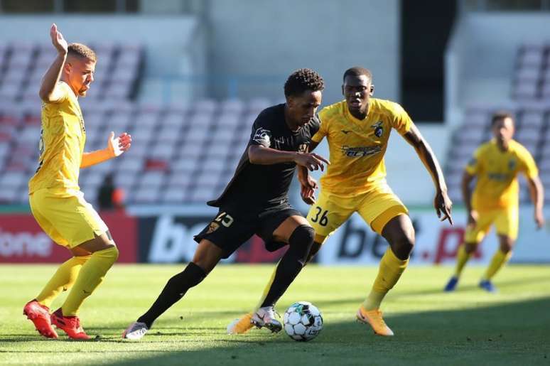 Lucas Mineiro em ação pelo Gil Vicente no Campeonato Português (Foto: Divulgação)