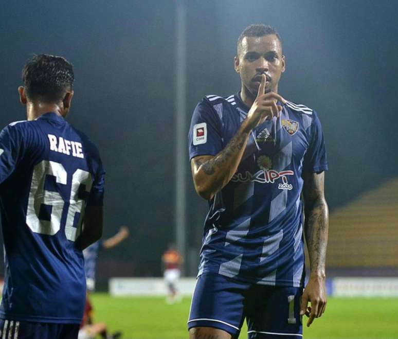 Gustavo Almeida foi o grande destaque do empate doUiTM com oSelangor por 3 a 3 pela 9ª rodada daSuper Liga da Malásia(Divulgação/UiTM)